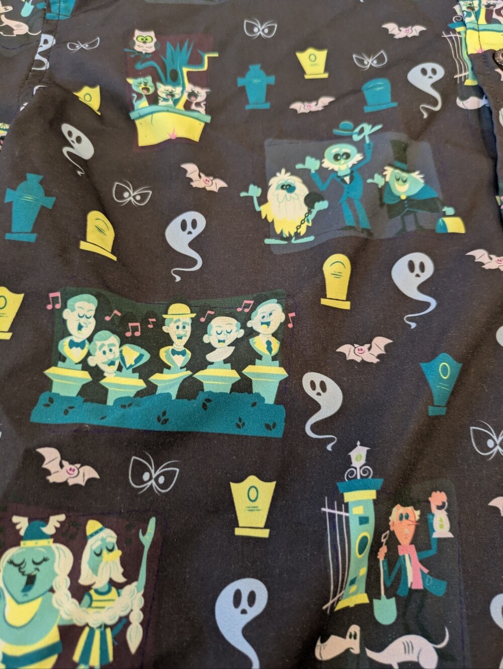 Disney Rsvlts Haunted Mansion Graveyard Button Up Size M - Picture 4 of 7
